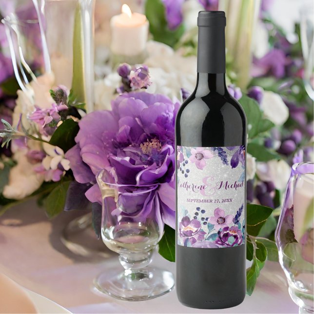 Étiquette Pour Bouteilles De Vin Mariage Fleurie Aquarelle Violette et Paillettes d (Close up romantic plum lilac floral silver glitter elegant script purple Wine Bottle Label)