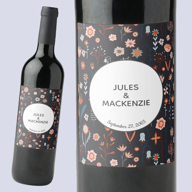 Étiquette Pour Bouteilles De Vin Mariage Floral noir scandinave (Dark boho floral wedding wine label with custom personalized text)