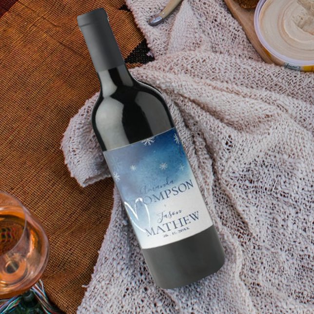 Étiquette Pour Bouteilles De Vin Mariage Whimsical Blue Snowflake (Whimsical Blue White Snowflake Wedding Wine Label)