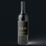 Étiquette Pour Bouteilles De Vin Monogramme élégant en faux or Save the Date<br><div class="desc">Modèle noir de Save the Date avec monogramme élégant en faux or Étiquette de bouteille de vin classique.</div>