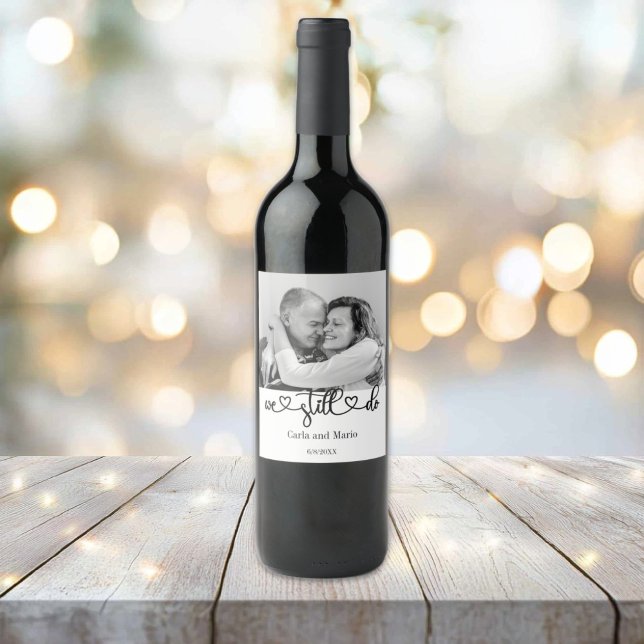Étiquette Pour Bouteilles De Vin Noir & Blanc Nous Faisons Toujours Vow Renouvellem (Black and White We Still Do Anniversary/Vow Renewal Wine Bottle Label)