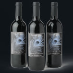 ÉTIQUETTE POUR BOUTEILLES DE VIN NOIR PEACOCK FEATHER ÉTIQUETTE DE VIN PERSONNALISA<br><div class="desc">UN ACCENT ÉLÉGANT ARRIÈRE - PLAN MÉTALLIQUE DE VIN AVEC PIÈCE DE PEACOCK PRESTAGE CENTRE. Simple mais élégant</div>