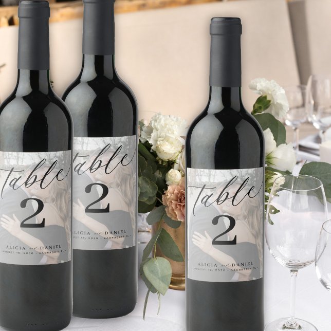 Étiquette Pour Bouteilles De Vin Numéro de table noir et blanc moderne (Créateur téléchargé)