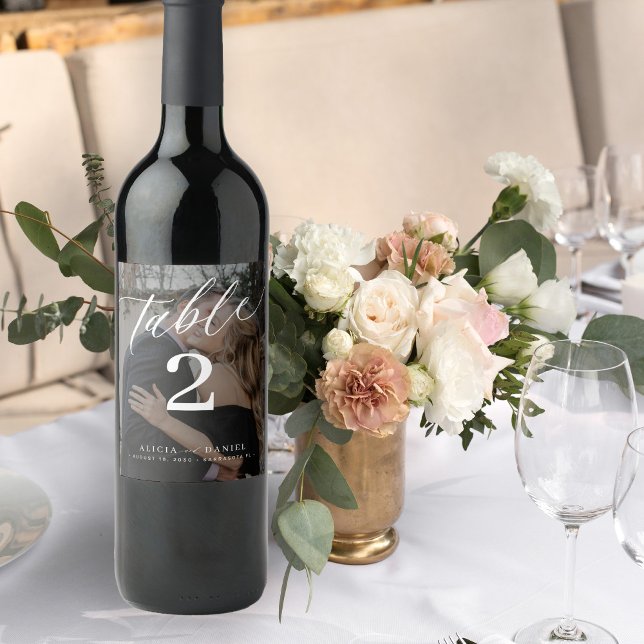 Étiquette Pour Bouteilles De Vin Numéro de table noir et blanc moderne (Créateur téléchargé)