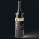 Étiquette Pour Bouteilles De Vin Parties scintillant Gold & Black Las Vegas Casino<br><div class="desc">Ces étiquettes de bouteilles de vin sur mesure ont pour thème le casino de Las Vegas. L'arrière - plan est noir avec une bannière en or sur le dessus. Les quatre costumes dans un jeu de cartes est imprimé à gauche dans un motif horizontal. Le pique est un design de...</div>