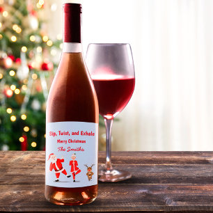 Étiquette Pour Bouteilles De Vin Père Noël essayant de faire du yoga avec Mme Claus