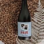 Étiquette Pour Bouteilles De Vin Perfect Pair Casino Theme Couples Photo<br><div class="desc">Parfait pour les amateurs de poker ou de soirée casino, les dîners de répétition, les douches en couple ou les mariages, nos étiquettes de bouteilles personnalisées sur le thème du casino disposent d'une paire de cartes de jeu avec les photos et initiales du couple, et "la paire parfaite" en lettrage...</div>