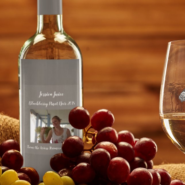 Étiquette Pour Bouteilles De Vin Personnalisé Décontracté gris foncé | Photo | (Créateur téléchargé)