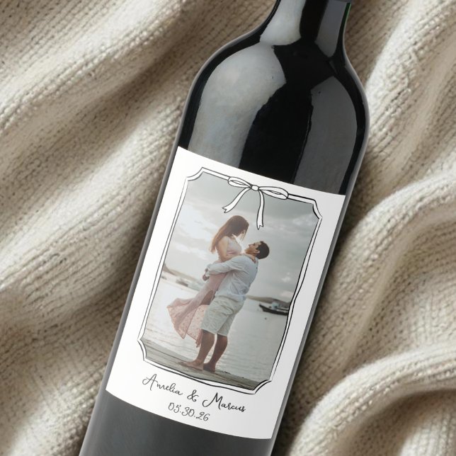Étiquette Pour Bouteilles De Vin Photo Fiançailles personnalisée avec Mariage de ca (Custom wine label with photo & bow design, perfect for weddings or engagements. Personalize now!)