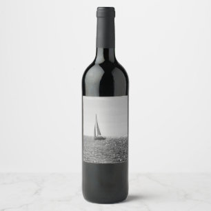 Étiquette Pour Bouteilles De Vin Photo moderne fraîche de bateau à voile en été