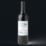 Étiquette Pour Bouteilles De Vin Plumes de paquetage<br><div class="desc">Plumes de paon. Ces élégants étiquettes de vin en plumes de paon violet sont conçus avec deux plumes de paon enveloppant autour d'élégante typographie et arrière - plan d'aquarelle. Personnalisez ce design avec votre nom, votre date de mariage et tout autre message personnalisé que vous souhaitez inclure ! La couleur...</div>