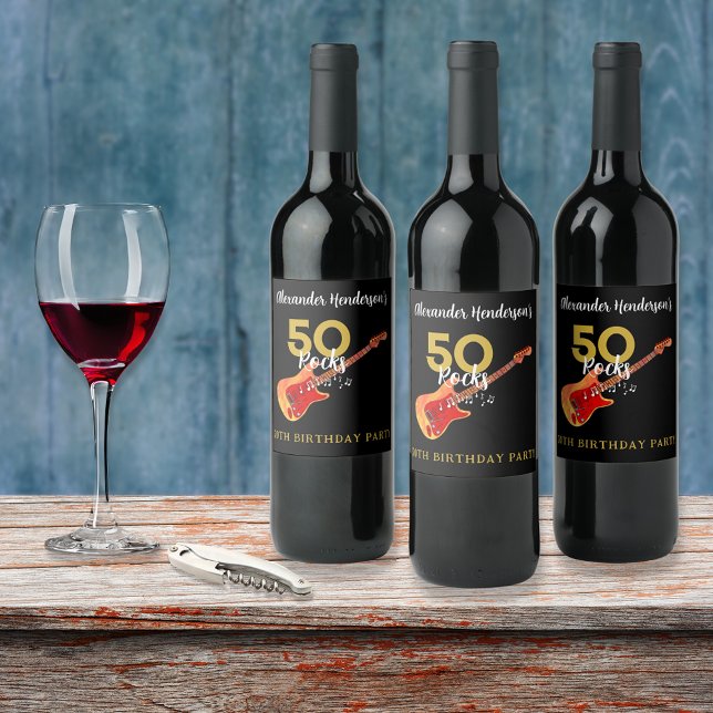 Étiquette Pour Bouteilles De Vin Rock and Roll 50e fête d'anniversaire (50 rocks cool flame guitar 50th birthday party personalized wine labels gold and black)