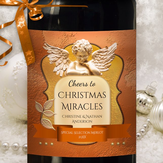 Étiquette Pour Bouteilles De Vin Rose Gold Angel Noël Miracle Vin Étiquette (Christmas wine label featuring an angel in rose gold in a festive Holiday setting)