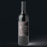 Étiquette Pour Bouteilles De Vin Rose Gold Art Déco Peacock Mariage noir<br><div class="desc">Design unique avec un mélange de paons d'art déco d'or imitation rose de style ancien et une approche graphique audacieuse et moderne, sur un arrière - plan texturé noir. Utilisez l'outil Personnaliser pour ajouter vos informations. Pour les articles correspondants, visitez, s'il vous plaît, ma collection Rose Gold Art Déco Peacocks....</div>