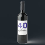 Étiquette Pour Bouteilles De Vin Royal Blue 40 et Fabulous 40th Birthday Party<br><div class="desc">Célébrez vos 40 ans de style avec cet élégant design de 40 ans. Les mots 40 et Fabulous en parties scintillant bleue royale et noir sont mis en utilisant la typographie moderne. Des produits similaires tels que des fournitures de fête et des invitations à une fête d'anniversaire sont disponibles dans...</div>