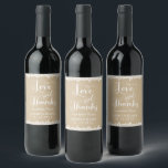 Étiquette Pour Bouteilles De Vin Rustic Kraft et dentelle Mariage Amour et Merci<br><div class="desc">Mariage préférez les étiquettes pour les bouteilles de vin avec la fonction "Amour et Merci" en écriture blanche, texte personnalisé pour le type de vin et pour un monogramme mariage des noms de mariée et de mariée et date de mariage, une charmante conception de bordure illustrée de dentelle fleurie, et...</div>