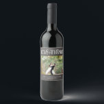 Étiquette Pour Bouteilles De Vin Rustic Love & Merci Photo personnalisée Mariage Fa<br><div class="desc">Étiquette de vin pour une faveur de mariage,  avec amour et remerciements écrits sur un arrière - plan de bois. Ajoutez votre photo mariage préférée,  vos noms et votre date de mariage !</div>