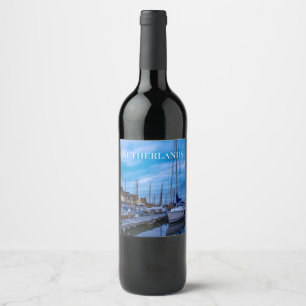 Étiquette Pour Bouteilles De Vin Scène nocturne traditionnelle de la ville de pêche