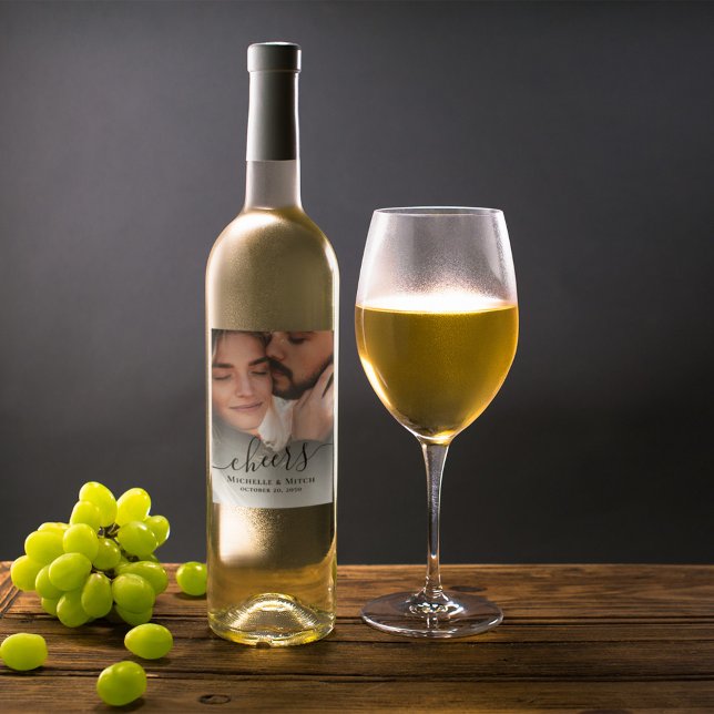 Étiquette Pour Bouteilles De Vin Script photo Mariage simple personnalisé (Wedding wine label with elegant calligraphy script and photo template. )