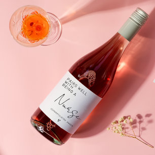 Étiquette Pour Bouteilles De Vin Se marie bien avec être une infirmière ou une infi