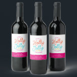Étiquette Pour Bouteilles De Vin Tags cadeaux Holly Jolly Christmas<br><div class="desc">Cette collection de produits présente un design de typographie de vacances gai avec l'expression "Avoir un Noël Holly Jolly" dans des couleurs vives et attrayantes et une police de script moderne. Le lettrage ludique et les teintes vibrantes apportent une touche joyeuse et contemporaine à la décoration et aux cadeaux de...</div>