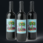 Étiquette Pour Bouteilles De Vin Tropical Christmas Holiday Palm Tree<br><div class="desc">Étiquettes de bouteilles avec une image de vacances saisonnière. Un palmier tropical orné de lumières festives surmonté d'une étoile. Un sucre de canne géant rouge et blanc qui sort du sable. Cadeaux de Noël sous l'arbre. Whimsical et amusant.</div>