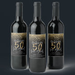 Étiquette Pour Bouteilles De Vin Typographie moderne or parties scintillant chic 50<br><div class="desc">Célébrez votre 50e anniversaire avec style avec cet effet de parties scintillant noir,  blanc et or qui fait 50 look bon vin,  bière et eau étiquettes de fête. Un design moderne avec texte de script et graphismes en gras. Modifiez la couleur pour la customiser. Partie d'une collection.</div>