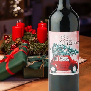 Étiquette Pour Bouteilles De Vin Voiture rouge vintage avec un arbre de Noël attach