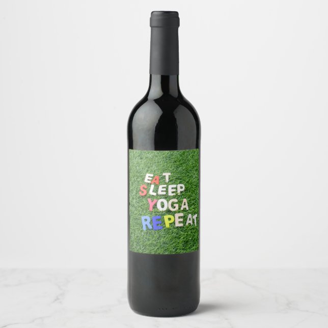 Étiquette Pour Bouteilles De Vin Yoga dormir golf répéter sur l'herbe verte (Devant)
