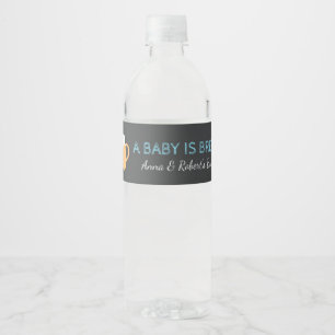 Étiquette Pour Bouteilles D'eau Bébé-Q Un bébé est en train de brasser garçon Étiq