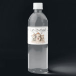 Étiquette Pour Bouteilles D'eau Hiver primitif de Christmas Snowman Rustic<br><div class="desc">Snowman flocon de neige pays rustique hiver primitif fête de Noël bouteille d'eau étiquettes. Modifiez l'arrière - plan de couleur et personnalisez si vous le souhaitez. Cliquez simplement sur le bouton "Personnaliser". Ajoutez une cuisine,  une chambre,  une salle de bain et un décor maison assortis. Copyright © Trina Clark</div>