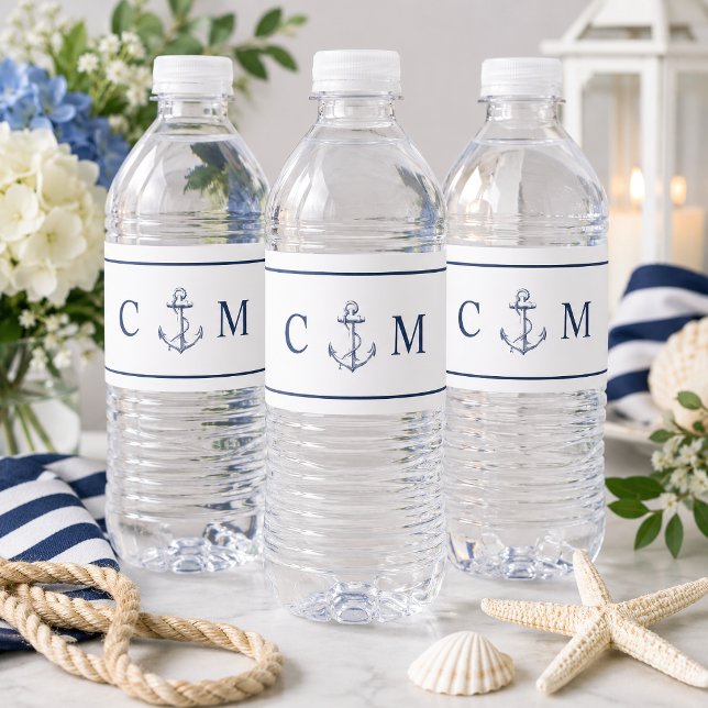 Étiquette Pour Bouteilles D'eau Mariage Initial Ancre Bleu Nautical (This navy blue anchor wedding water bottle labels in a classic nautical style.
)