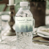 Mariage Rustique en Forêt de Pins Verts Brumeux