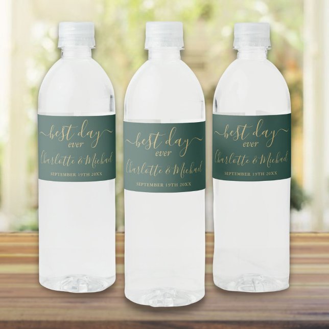 Étiquette Pour Bouteilles D'eau Meilleur jour Ever Vert Émeraude Or Écriture Maria (Best Day Ever Emerald Green Gold Script Wedding Water Bottle Label)