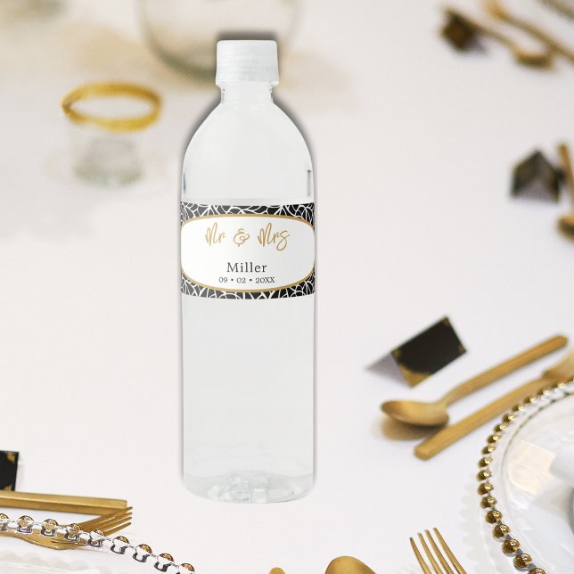 Étiquette Pour Bouteilles D'eau Motif Feuille botanique M & Mme Nom Date (Botanical Leaves Pattern Mr & Mrs Name Date Water Bottle Label)