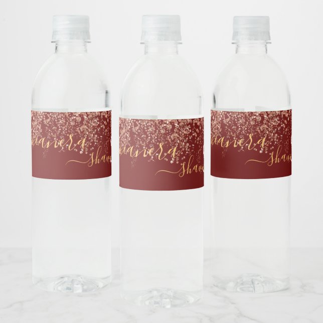 Étiquette Pour Bouteilles D'eau Rose Goldy et Burgundy Monogramme Étincelant (Bouteilles)
