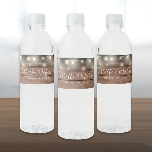 Étiquette Pour Bouteilles D'eau Signature Script Rustic Bois Chaîne Mariage (Signature Script Rustic Wood String Lights Wedding Water Bottle Label)
