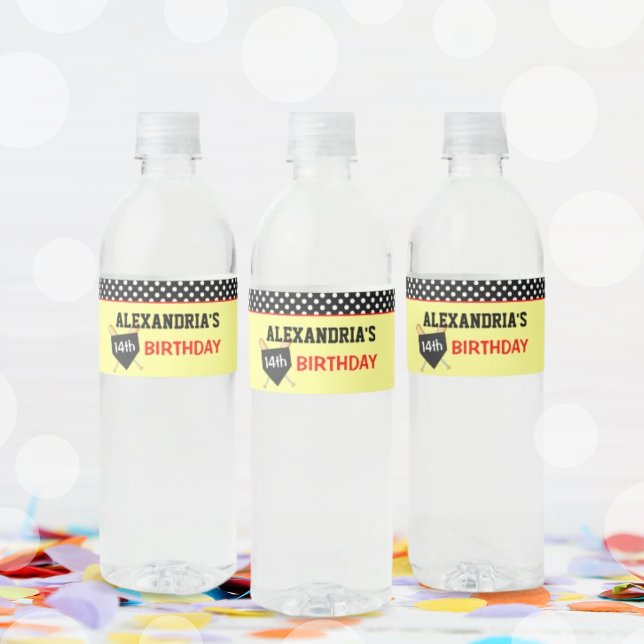 Étiquette Pour Bouteilles D'eau Soirée pour filles (Girls Softball Birthday Party Water Bottle Label)