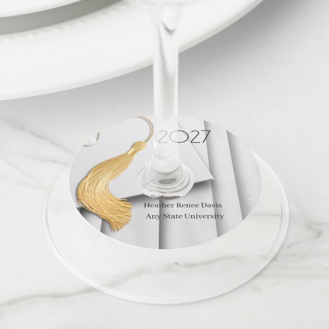 Étiquette Pour Verre De Vin Balise Casquette blanc et gobelet avec verre de vi (De près)