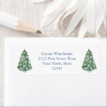 Étiquette Préppy Christmas Tree Blue White Adresse de retour<br><div class="desc">Étiquette d'adresse de retour intemporelle avec une poitrine de gingembre aquarelle remplie de fleurs de printemps et de feuilles.</div>
