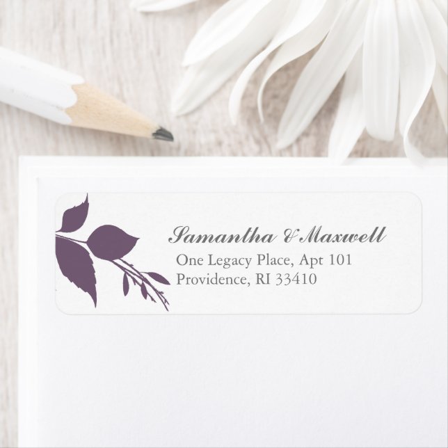 Étiquette Purple and White Botanical Greenery Adresse de ret (En situation)