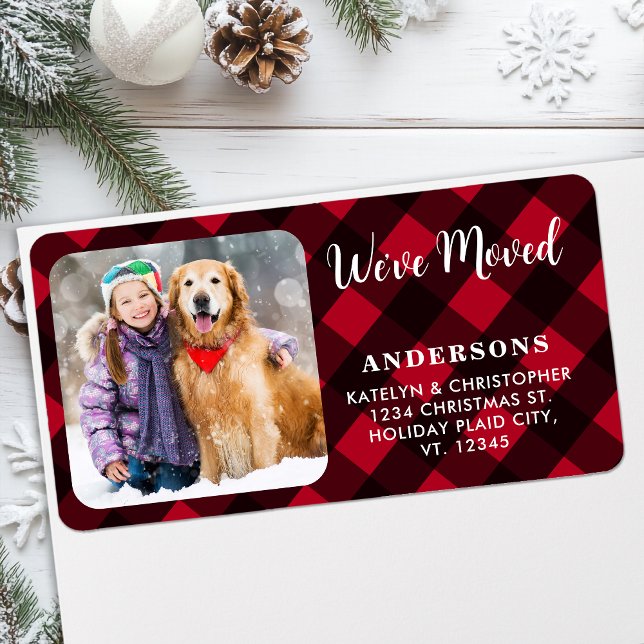 Étiquette Red Plaid Photo Holiday Moving Return Adresse (Créateur téléchargé)