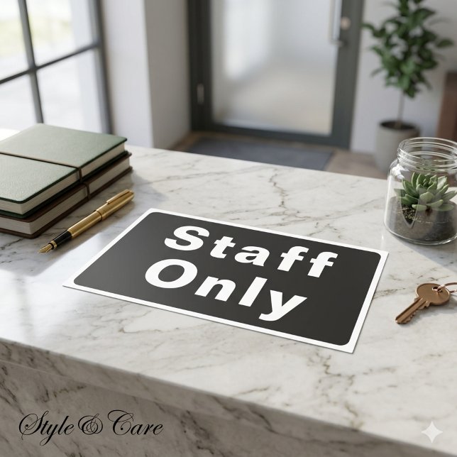 Étiquette Réservée au Personnel en Format Rectangu (Staff Only Label in Rectangular Bold Format)