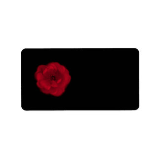 Étiquette rose rouge. Arrière - plan noir.