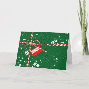 Étiquette rouge de Noël sur la carte cadeau de vac