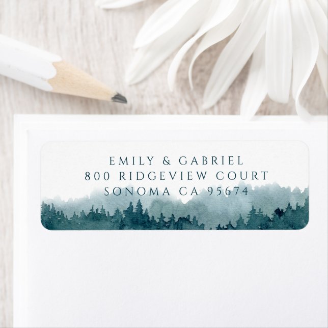 Étiquette Rustic Forest Watercolor Couple Adresse de retour (En situation)
