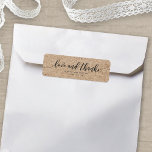 Étiquette Rustic Kraft Script Love & Thanks Mariage Étiquett<br><div class="desc">Ce étiquette de mariage rustique présente les mots "amour et merci" en gris foncé contre un kraft comme arrière - plan motif. C'est génial pour étiqueter vos cadeaux de faveur de mariage. Il est facile de personnaliser ; il suffit de remplacer le texte de l'espace réservé pour ajouter vos propres...</div>