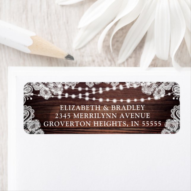 Étiquette Rustic Wood String Lights Lace Adresse Mariage (En situation)