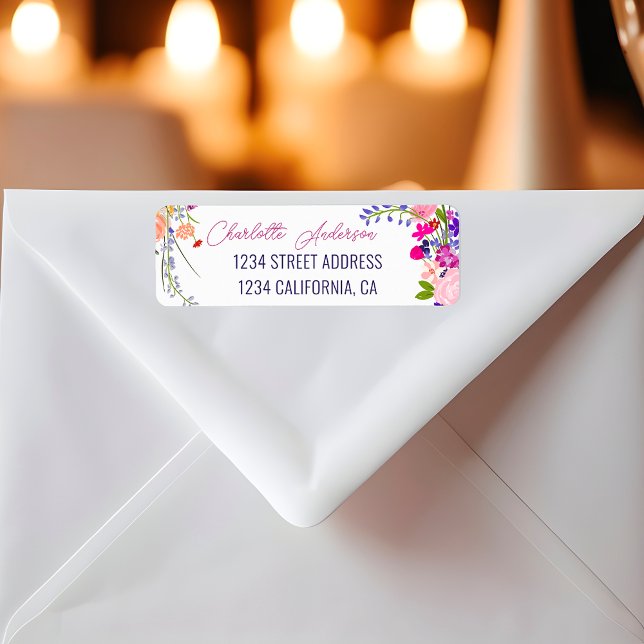 Étiquette Scénario de fleurs sauvages chic moderne joli grad (Modern chic wild flowers script pretty graduation label)