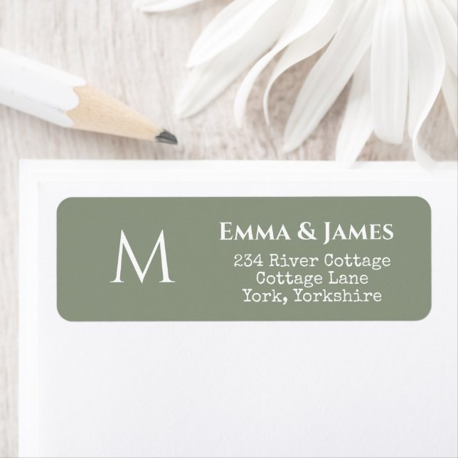 Étiquette Simple Sage Green Monogram Mariage Adresse de reto (En situation)